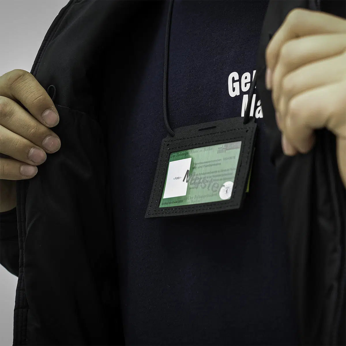 Badge Holder Horizontal Terra B